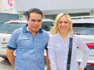Carlos con su esposa